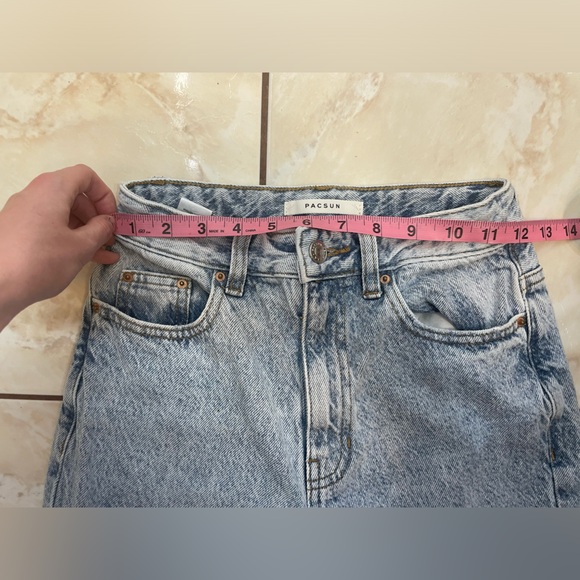 High Rise Light Wash Ripped Jeans - Picture 4 of 6